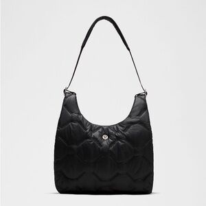 ✨Soldout Lululemon Small Black Quilted Pleasure shoulder Bag 5L